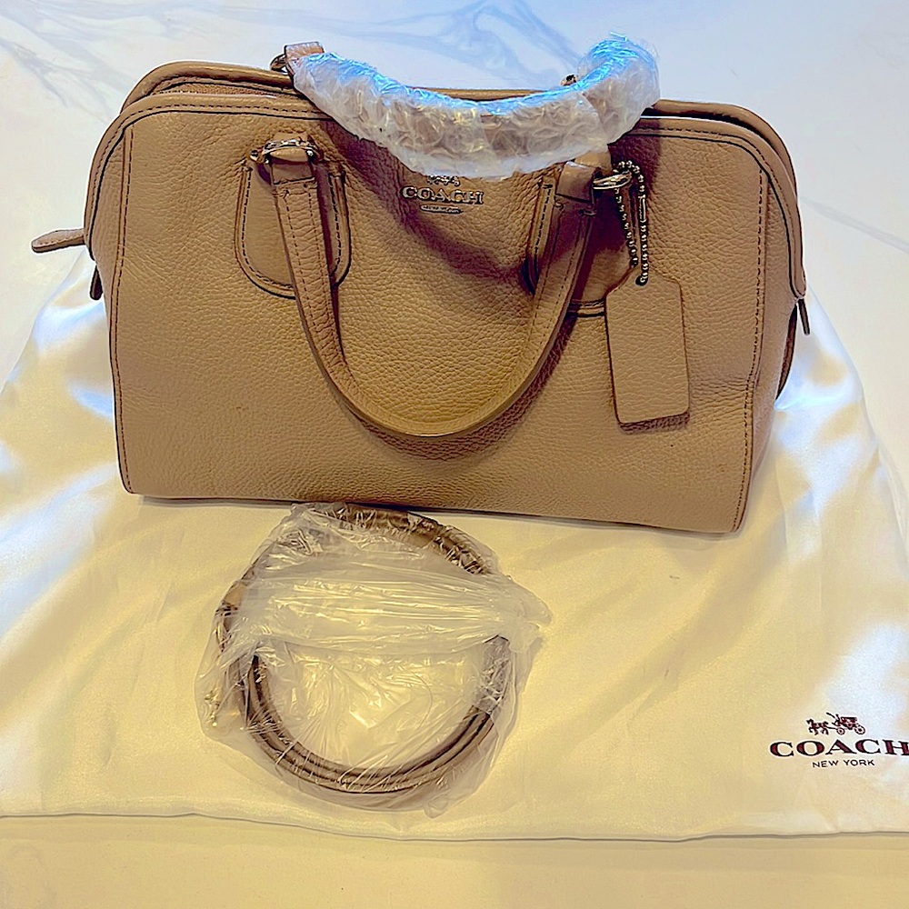 Coach cream handbag/shoulder bag. Pre loved.